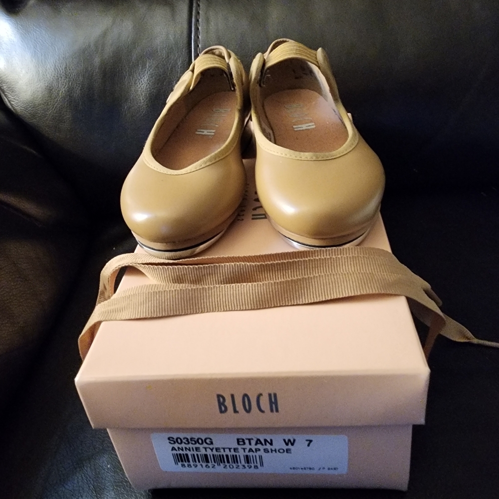 Girls Bloch tan Annie Tyette tap shoes